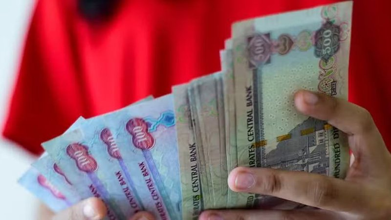 قانون جدید  پرداخت حقوق در امارات؛ پرداخت پس از روز اول ماه تأخیر محسوب می‌شود!