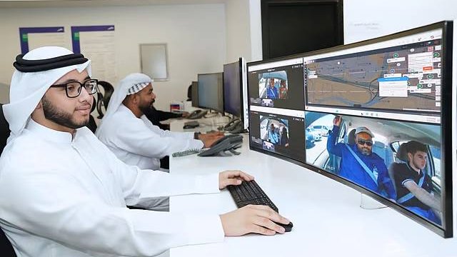 کلاس‌های رانندگی در دبی زیر نظر هوش مصنوعی؛ دوربین‌های هوشمند کارآموزان و مربیان را رصد می‌کند