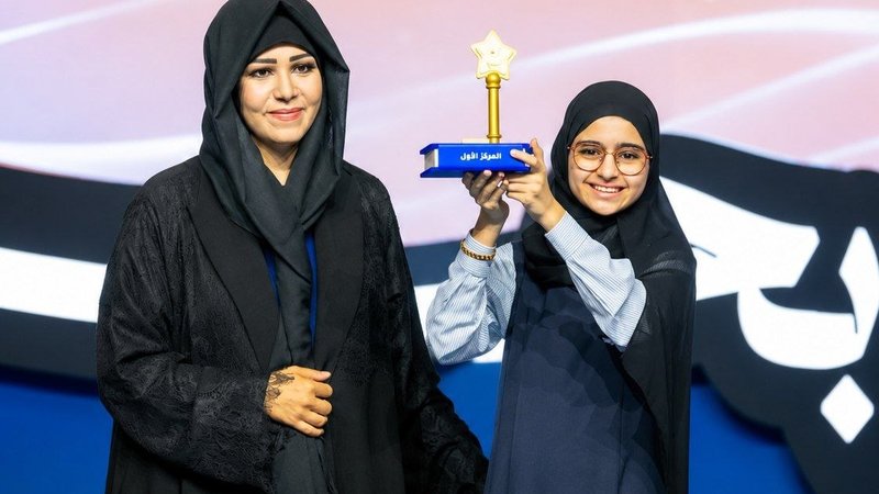 تتويج طالب إماراتي يبلغ من العمر 12 عاماً بلقب تحدي القراءة العربي بمشاركة أكثر من 40 مليون طالب من 60 دولة