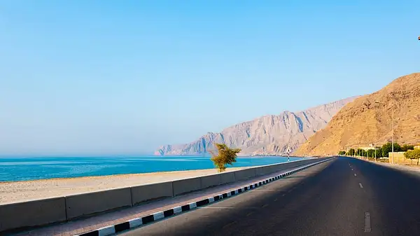 سفر جاده‌ای در امارات؛ اشتباهات ساده‌ای که تا ۳۴۰۰ درهم جریمه در پی دارد