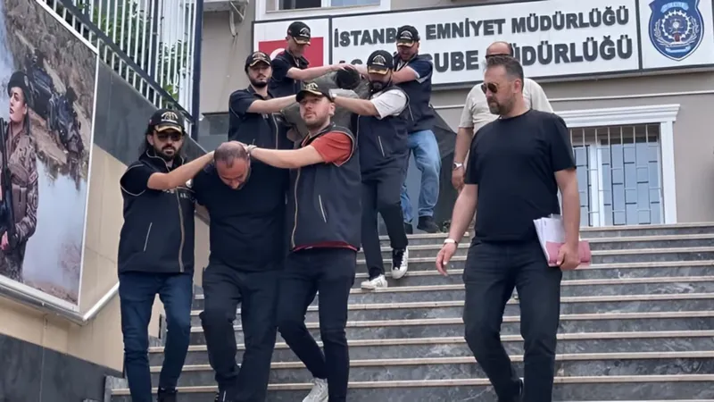 کلاهبرداری ۱۵ میلیون لیری با نام «طلافروش دبی» در استانبول؛ سه نفر بازداشت شدند