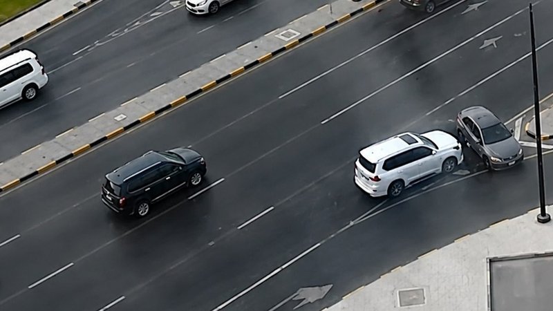 Sharjah Police warn motorists against sudden lane changes