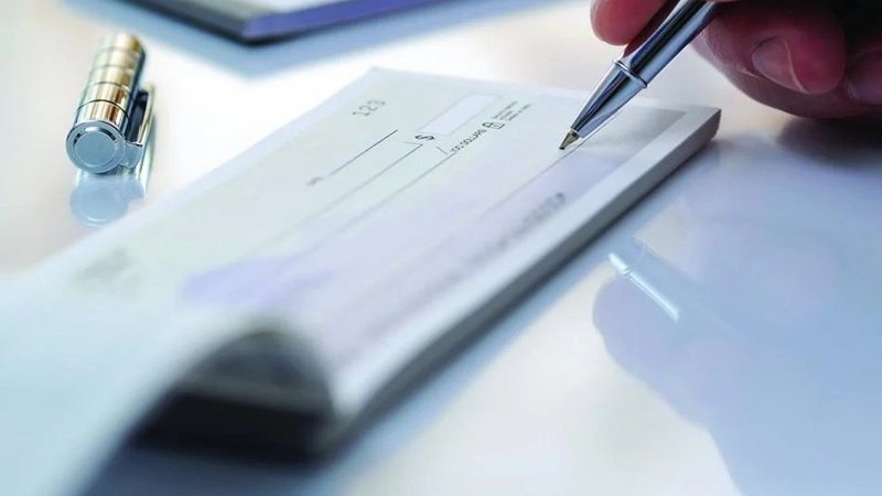 حکم دادگاه دبی: بازپرداخت ۱.۷ میلیون درهم برای مردی که با «جوهر محوشونده» چک کشید