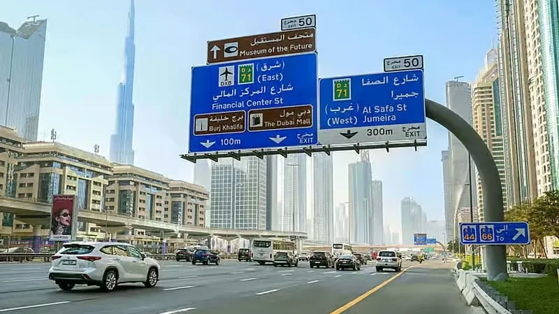 کاهش زمان سفر در خیابان شیخ زاید با اضافه شدن یک لاین جدید نزدیک ایستگاه مترو دبی مال