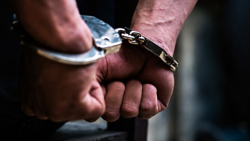 پلیس شارجه خودروی سرقتی را در کمتر از ۲ ساعت پیدا کرد و مظنون را بازداشت نمود