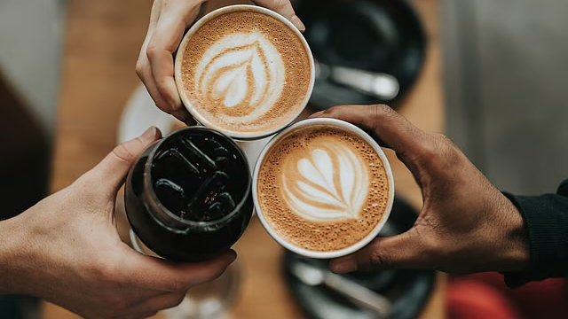 دبي تحتفي باليوم العالمي للقهوة بمشروبات جديدة وتذوق مجاني وعروض خاصة في أنحاء المدينة
