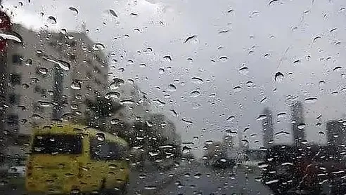 تداوم بارش باران در امارات؛ کاهش دمای ابوظبی به ۲۶ درجه سانتی‌گراد