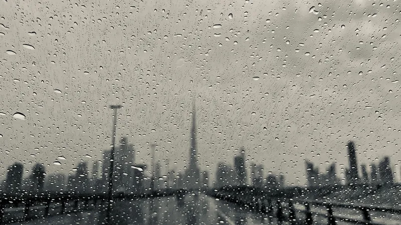آماده‌باش دبی برای بارش‌های احتمالی؛ بسیج ۶۷۵ نیرو و ۱۱۰۰ دستگاه تجهیزات و ماشین‌آلات