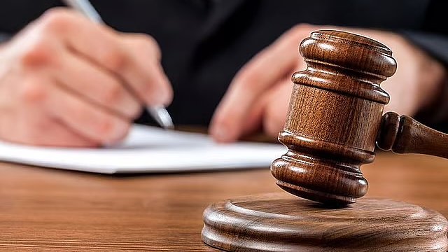 حکم دادگاه ابوظبی علیه سارق خودرو: استرداد ۴۸۸ هزار درهم به شرکت بیمه