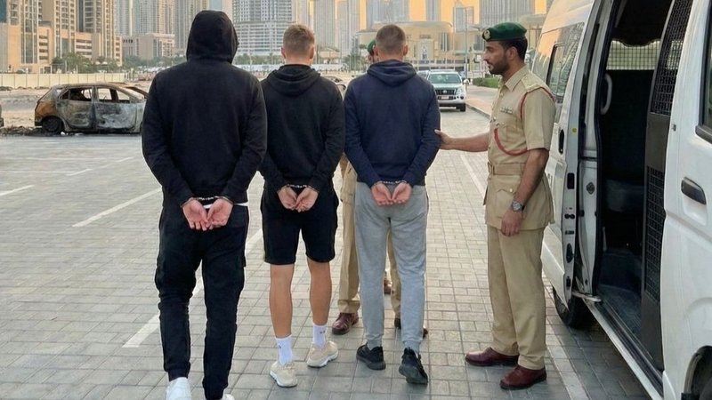 زندانی شدن سه تبعه اروپا به دلیل به آتش کشیدن ماشین یک راننده «فقط برای سرگرمی و ماجراجویی!»