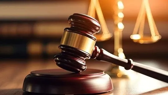 دستور دادگاه ابوظبی: کلاهبردار زندانی باید ۱۵۰ هزار درهم را به مال‌باخته برگرداند