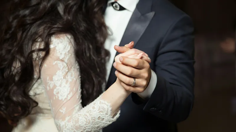 مقررات جدید امارات در خصوص مجوز ازدواج افراد زیر ۱۸ سال