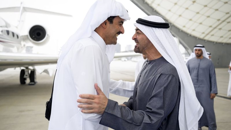 رئیس امارات و امیر قطر در ابوظبی درباره تحولات منطقه و مقابله با تهدیدات امنیتی گفت‌وگو کردند