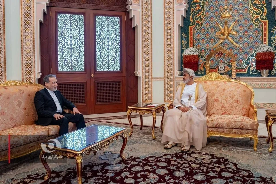 سلطان عمان با وزیر امور خارجه ایران در مسقط دیدار کرد