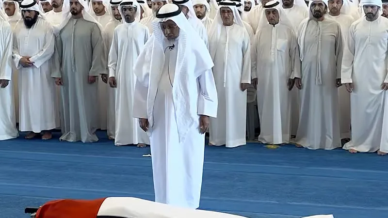 ویدیو:‌ نماز میت شیخ احمد بن راشد با حضور حاکم و ولیعهد دبی برگزار شد