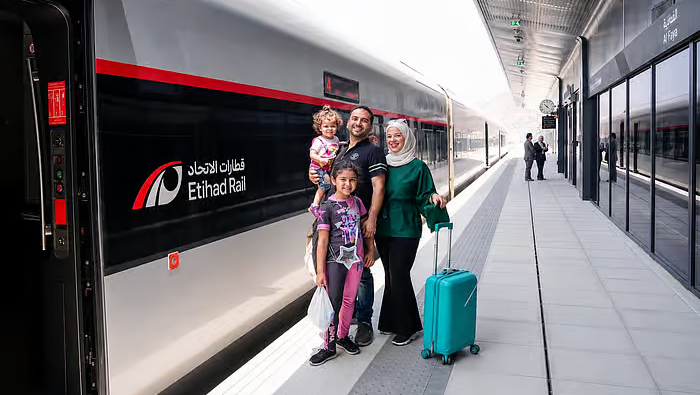 اتصال قطار الاتحاد به جزیره یاس ابوظبی با اتوبوس‌های رایگان