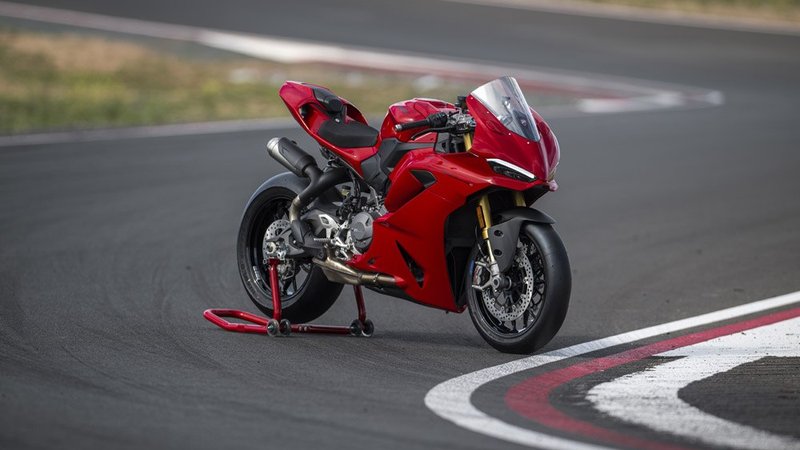 Iranian National Wins Luxury Motorcycle in Dubai Duty Free Draw
A 55-year-old Iranian national has won a luxury motorcycle in the latest Dubai Duty Free draw.