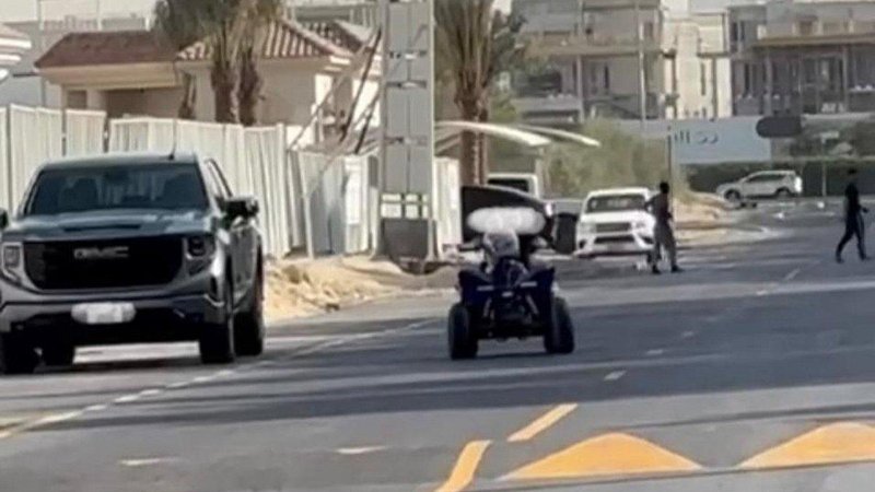 پلیس دبی سرپرست یک کودک را به دلیل راندن موتور چهارچرخ در جاده ۵۰ هزار درهم جریمه کرد