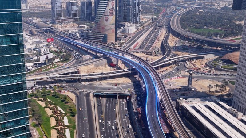یک پل بزرگ تازه برای کاهش ترافیک نزدیک مرکز تجارت جهانی دبی افتتاح شد