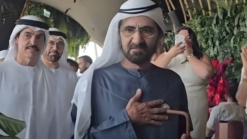 حضور سرزده و بدون تشریفات حاکم دبی در رستوران سوشی سامبا و استقبال گرم مردم