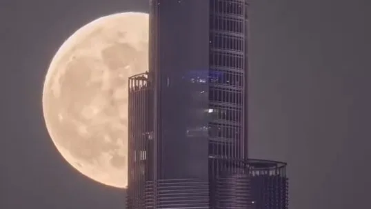 امارات در ماه مه دو بار شاهد پدیده نادر «ماه آبی» خواهد بود