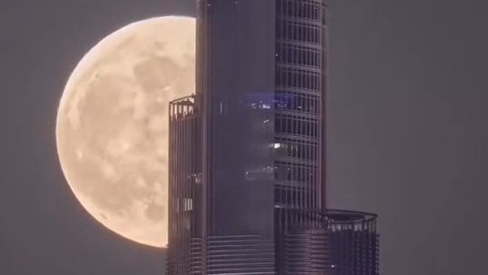 امارات در ماه مه دو بار شاهد پدیده نادر «ماه آبی» خواهد بود