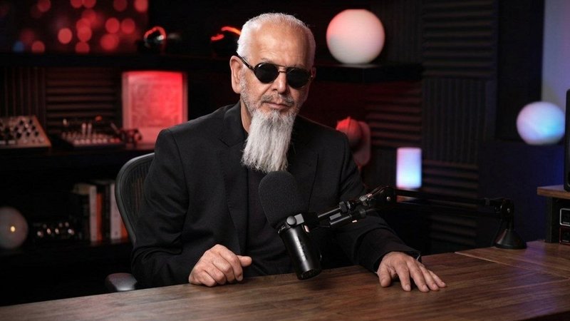 پاسخ کوروش منصوری به شایعات مهاجرت او از دبی