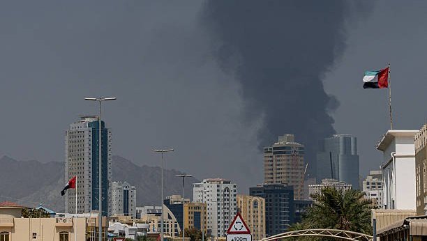 حمله‌های تازه ایران به امارات هم‌زمان با تبادل آتش آمریکا و ایران در تنگه هرمز
