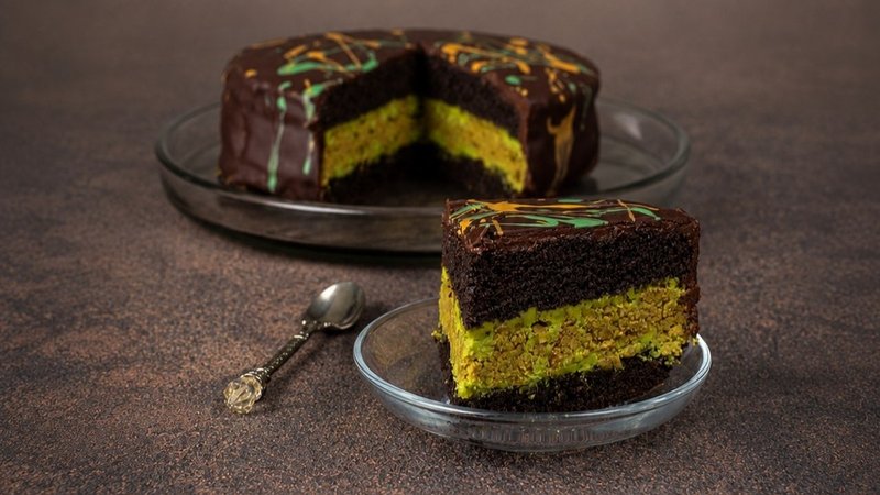 What is flavor mixing and why is the birthday cake-flavored Dubai chocolate making headlines?