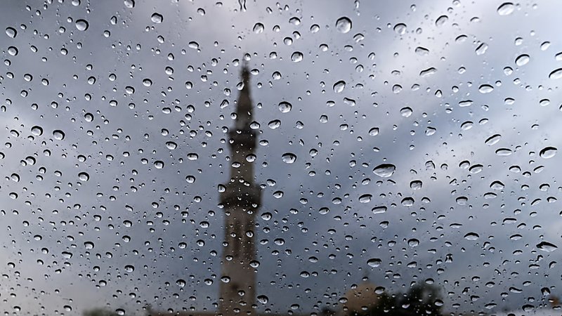 هوای امارات؛ احتمال بارش باران و کاهش دید افقی تا صفر بر اثر مه