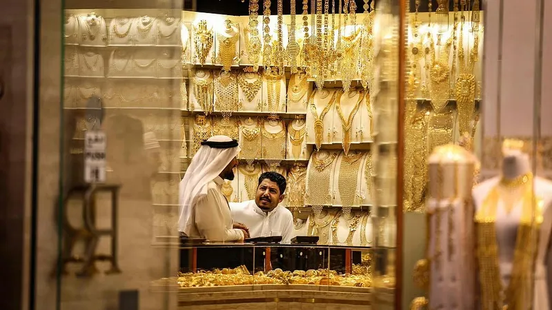 قیمت طلا در دبی به بالاترین سطح سه ماه اخیر رسید؛ طلای ۲۴ عیار به ۵۶۰ درهم نزدیک شد