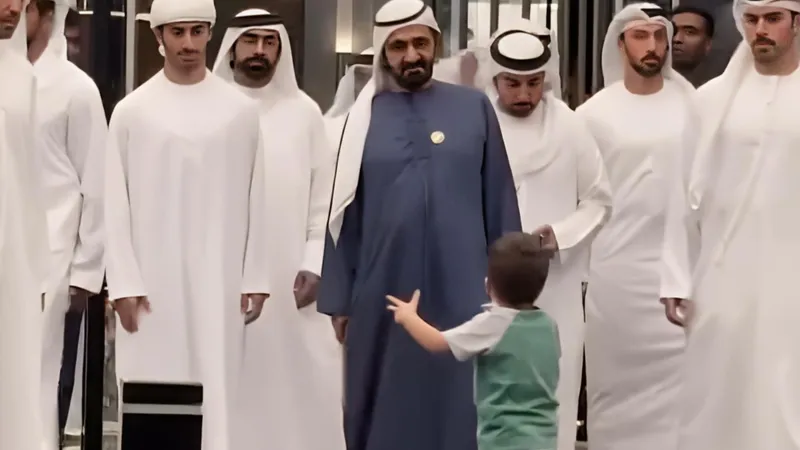 Video: Sheikh Mohammed Makes Surprise Appearance at Dubai Mall