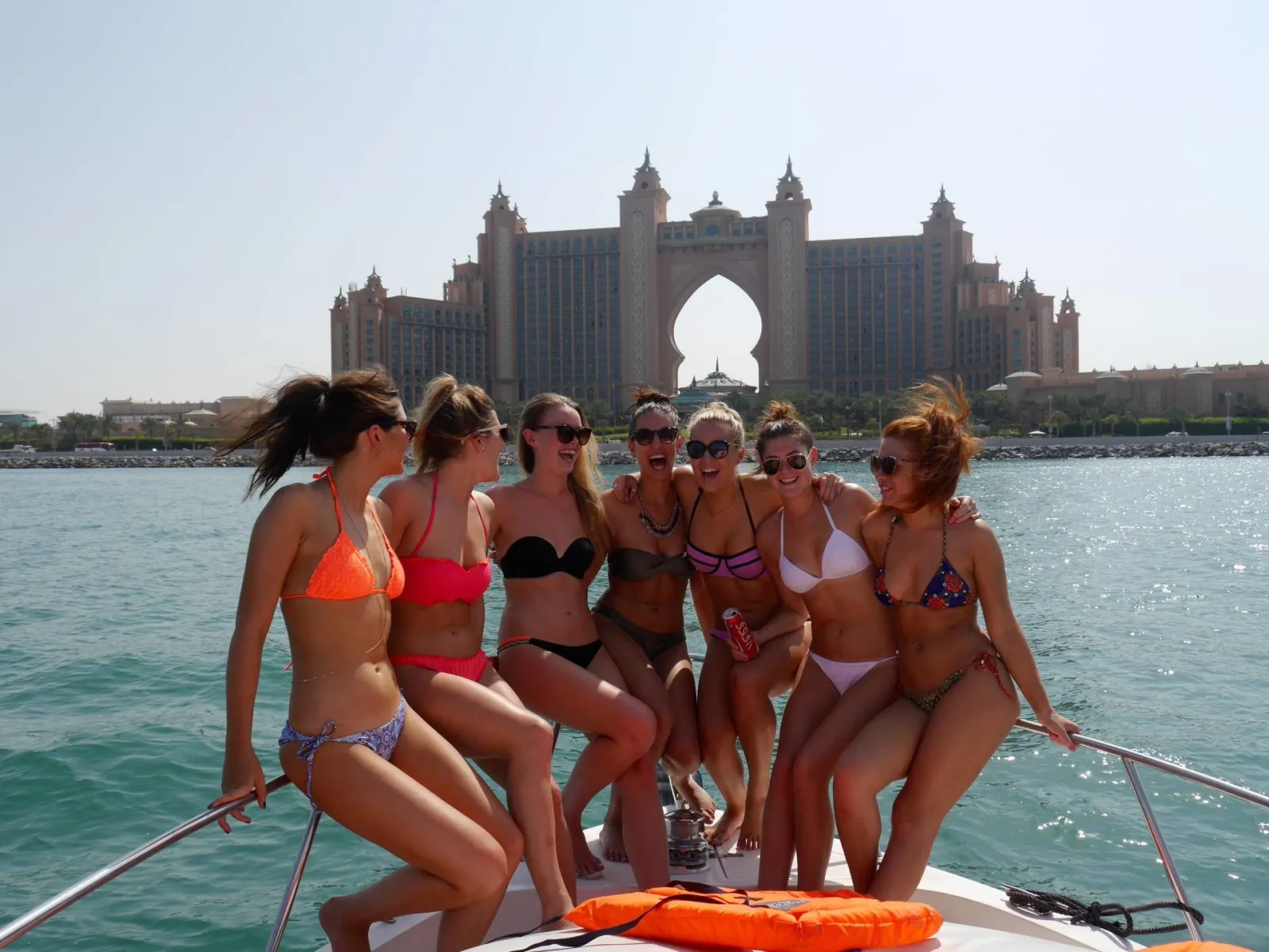 the-travelista-dubai-yacht-jess-gibson-atlantis-1600x1200
